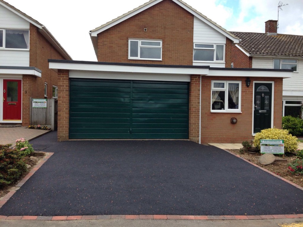 Completed job - hot rolled tarmac with red chipping effect